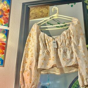 (NWT) Cream Floral Abercrombie and Fitch Top